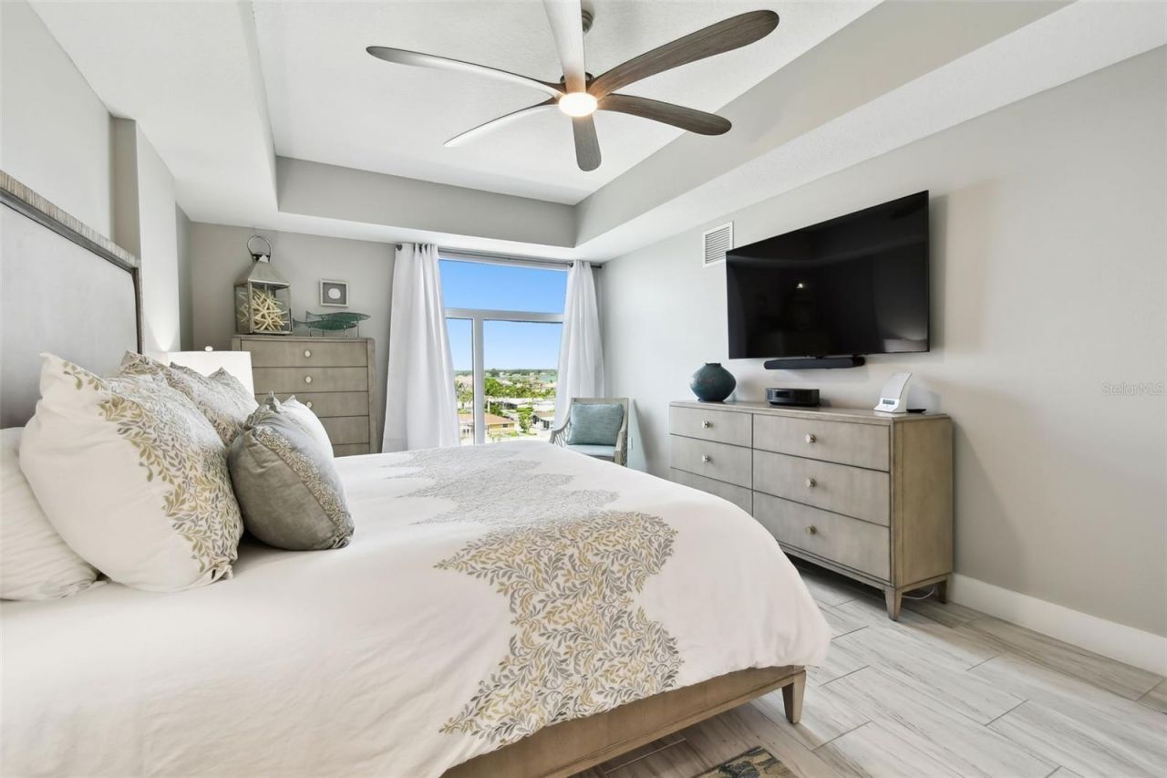 415 Island Way, Unit 507, Clearwater Beach, FL 33767 Photo