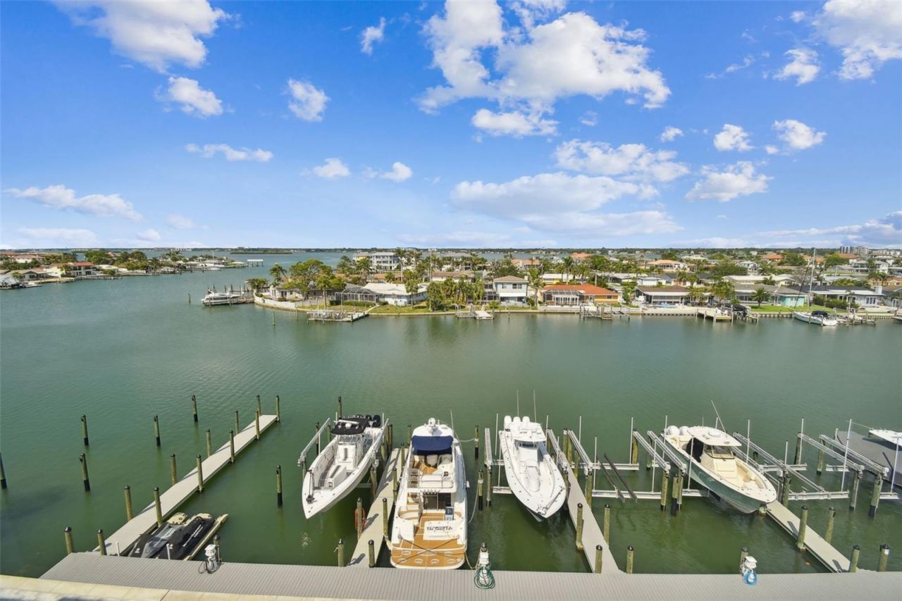 415 Island Way, Unit 507, Clearwater Beach, FL 33767 Photo