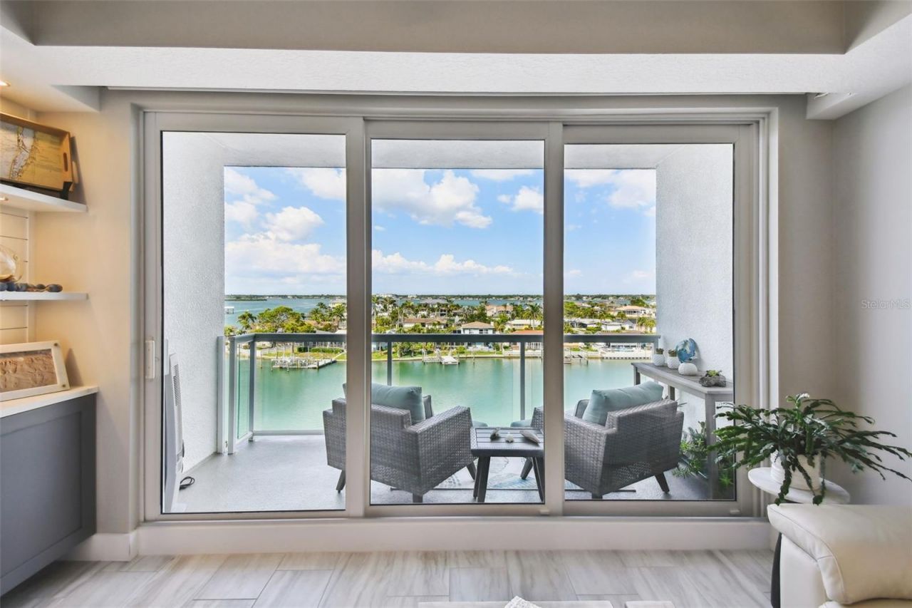 415 Island Way, Unit 507, Clearwater Beach, FL 33767 Photo