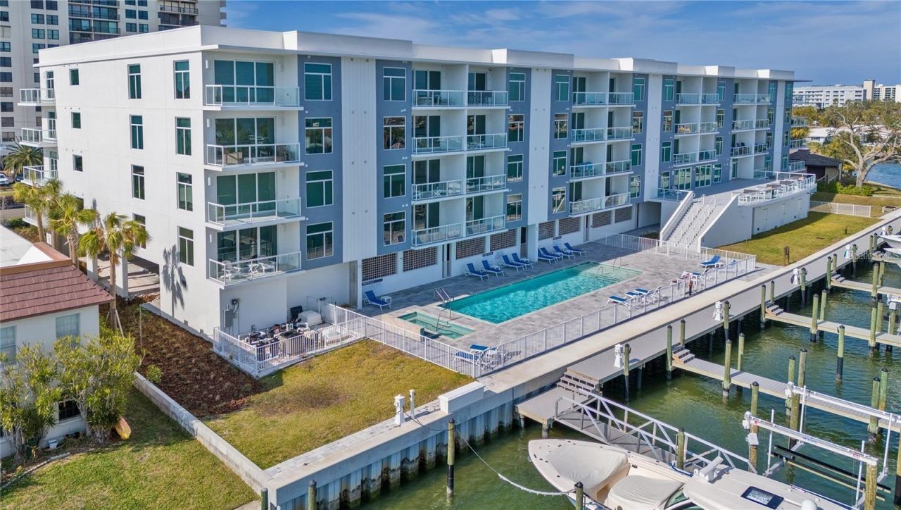 415 Island Way, Unit 507, Clearwater Beach, FL 33767 Photo