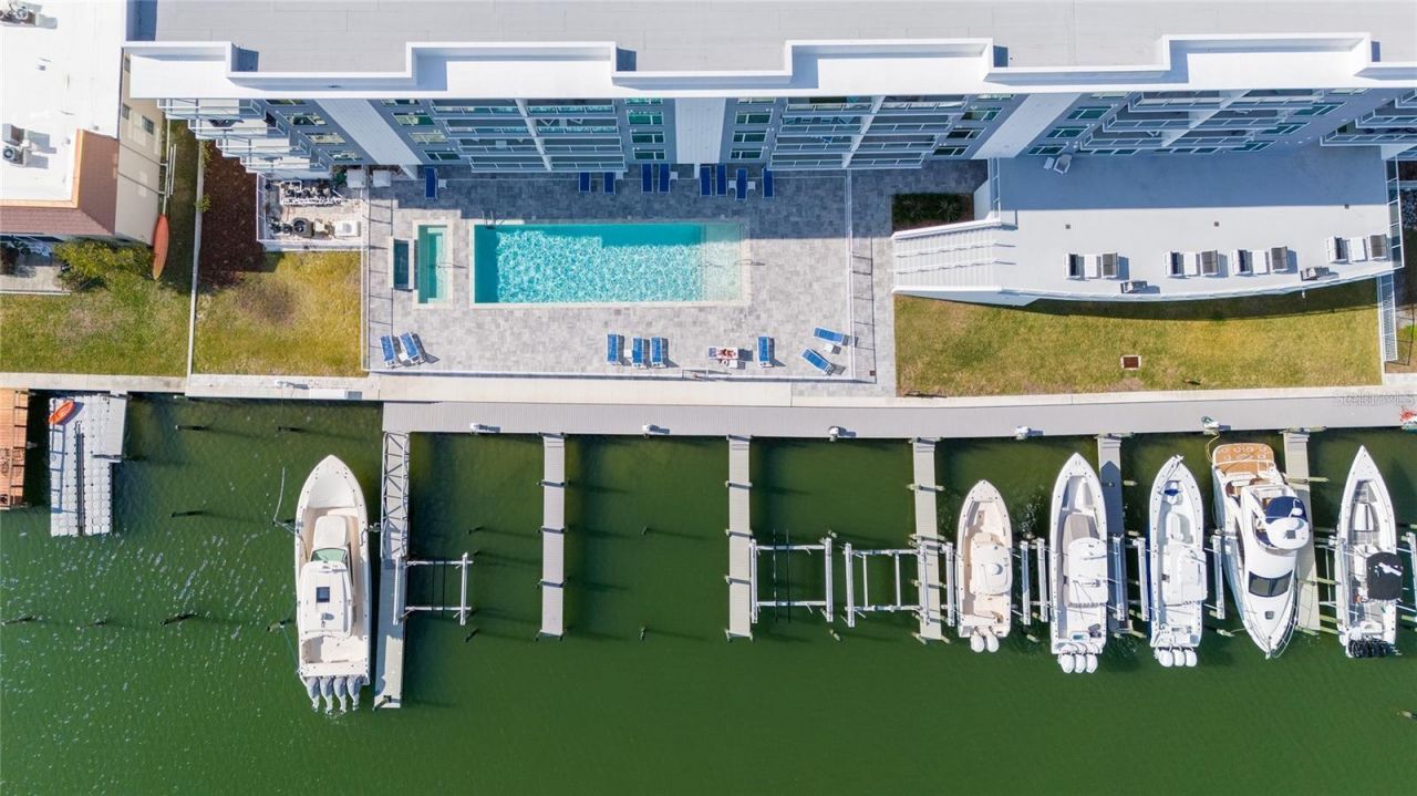 415 Island Way, Unit 507, Clearwater Beach, FL 33767 Photo