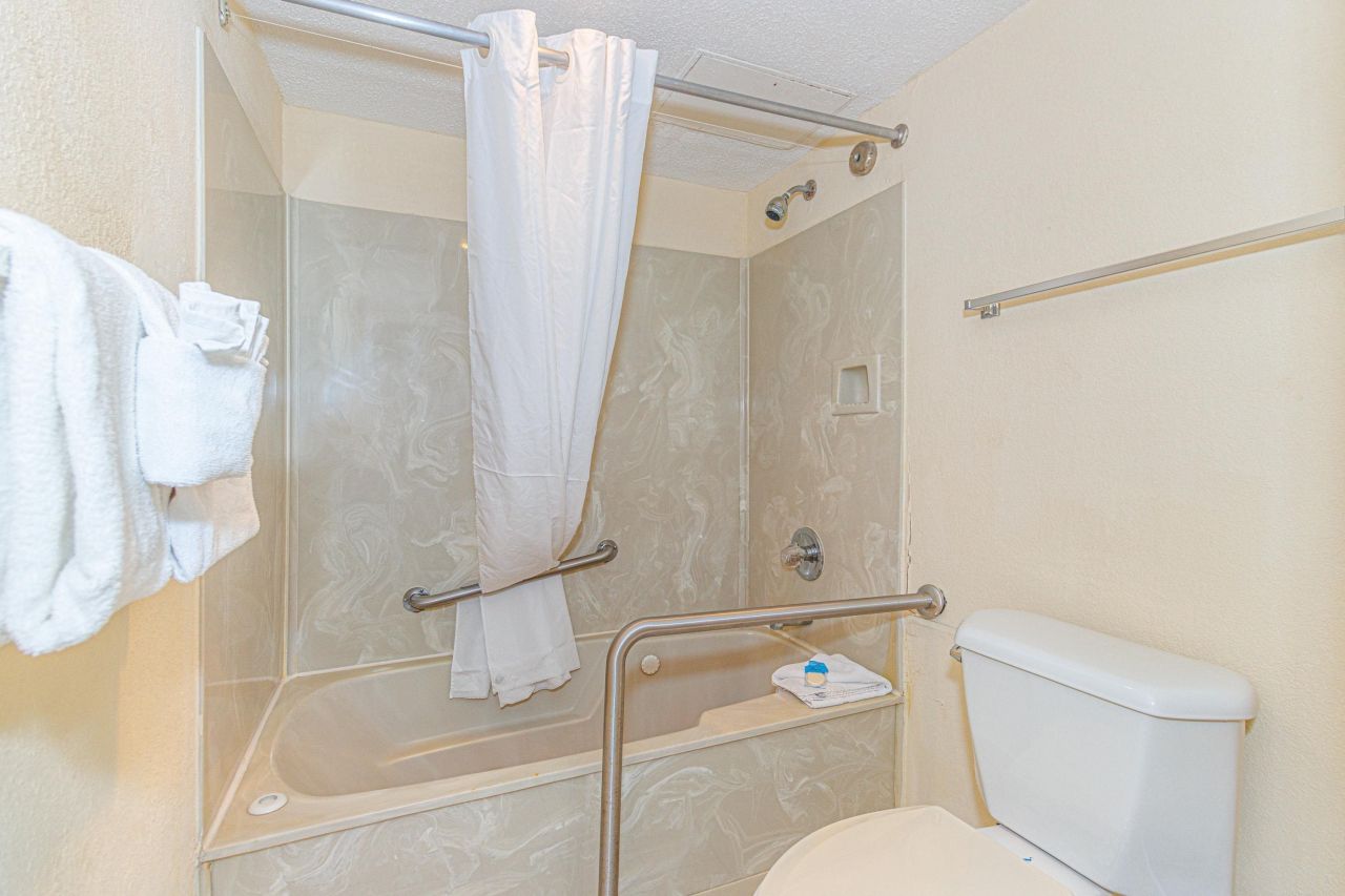 1304 N Ocean Blvd. Photo 17