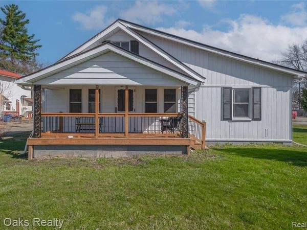 6123 Lapeer Road, Burton, MI 48509