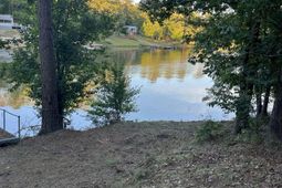 1672 Lakeshore Road photo 4