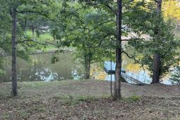 1672 Lakeshore Road photo 4