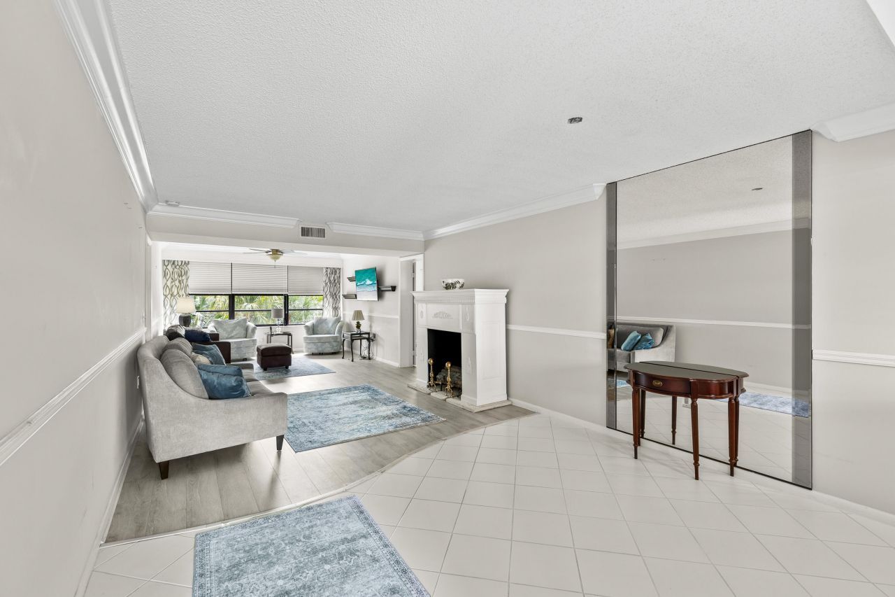 6073 Balboa Circle, Unit 303, Boca Raton, FL 33433 Photo