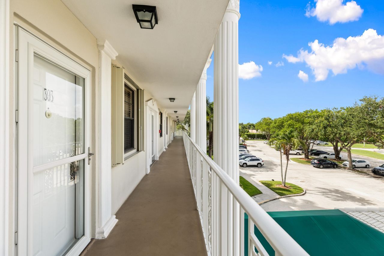 6073 Balboa Circle, Unit 303, Boca Raton, FL 33433 Photo