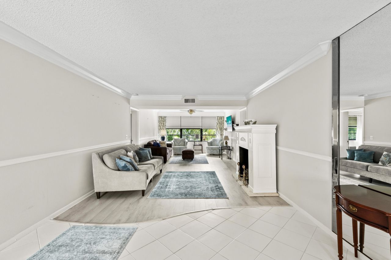 6073 Balboa Circle, Unit 303, Boca Raton, FL 33433 Photo