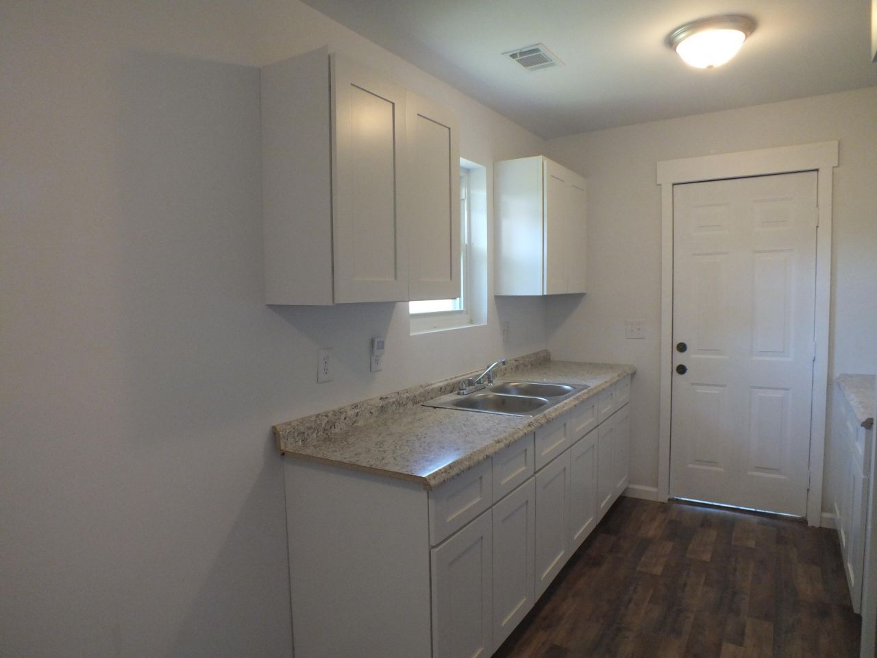 1256 Kings Highway Photo 14