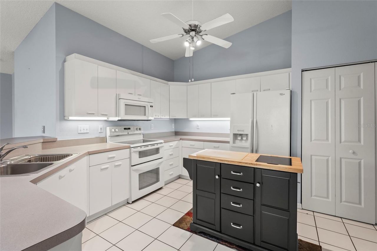 2417 Fairway Oaks Drive, Unit 22, Palmetto, FL 34221 Photo