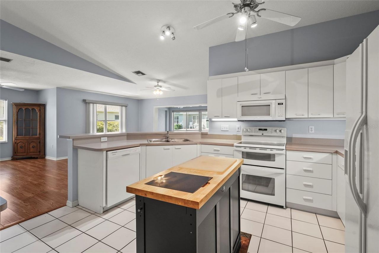 2417 Fairway Oaks Drive, Unit 22, Palmetto, FL 34221 Photo