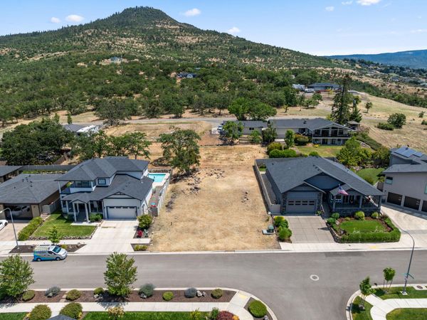 1828 Plateau Drive, Medford, OR 97504