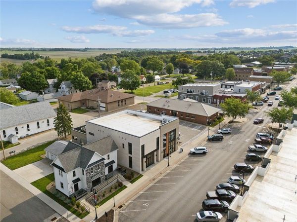 120 W Main Street, Unit 2, Solon, IA 52333