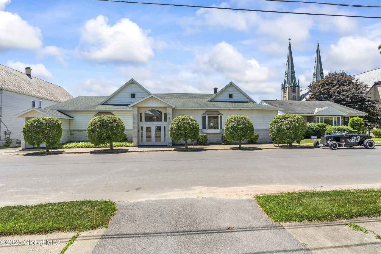 13 Belmont Place, Amsterdam, NY 12010 Main Photo