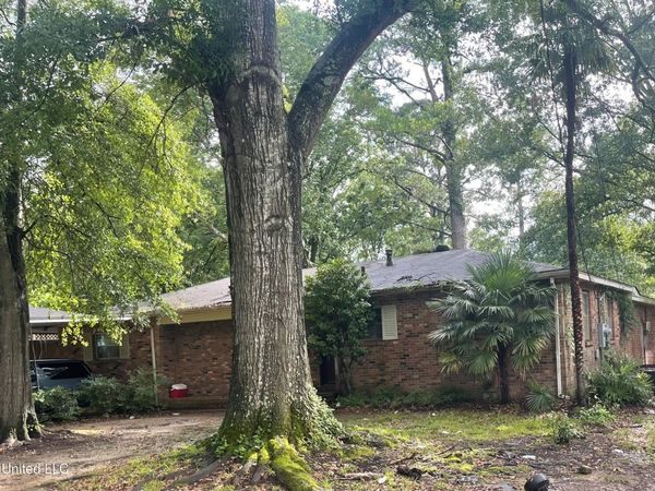 3039 Woodview Drive, Jackson, MS 39212