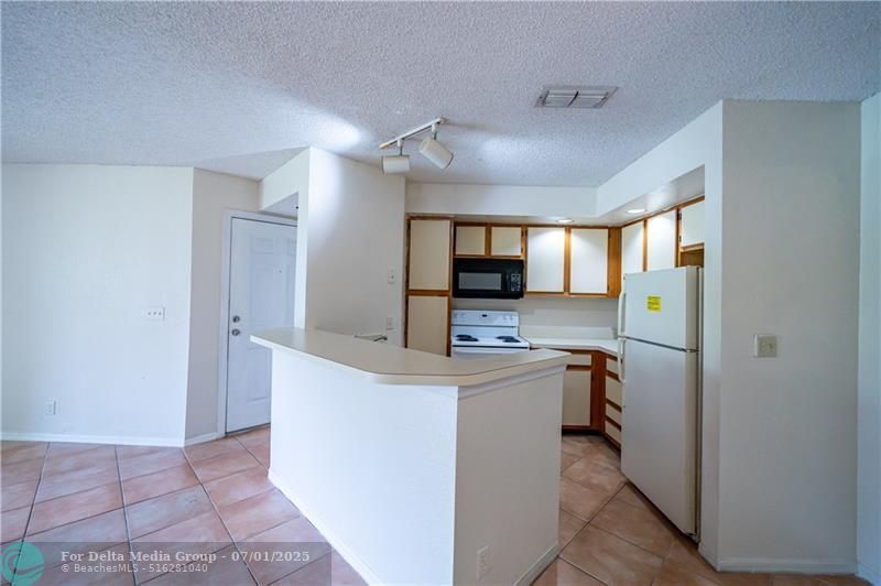 3350 Pinewalk Drive, Unit 1424, Pompano Beach, FL 33063 Photo