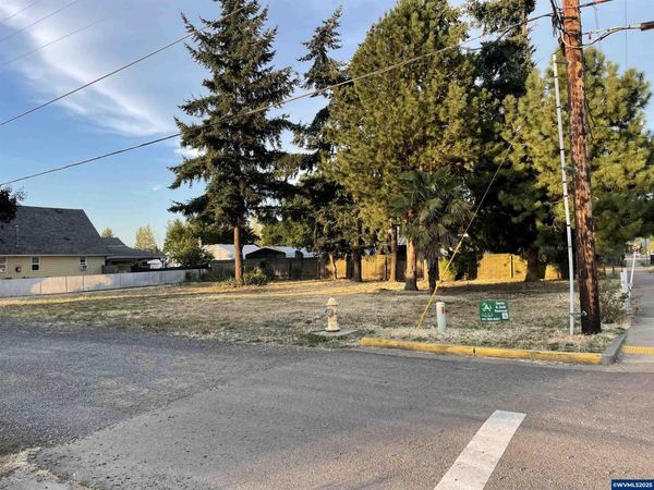 2187 Mill St, Lebanon, OR 97355