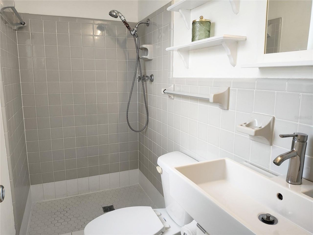 2155 Wood Street, Unit A26, Sarasota, FL 34237 Photo