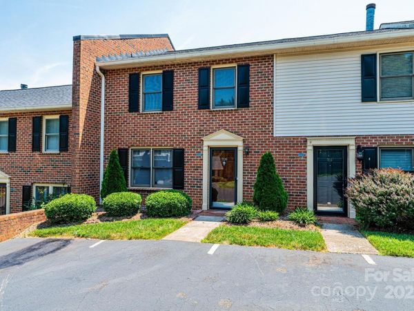 709 21st Avenue NE, Hickory, NC 28601