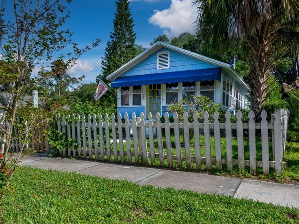 401 E 9TH AVENUE, MOUNT DORA, FL 32757