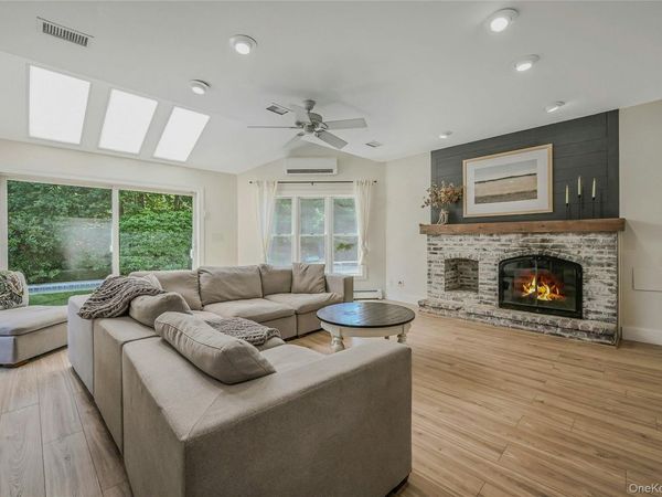 6 Settlers Way, East Setauket, NY 11733