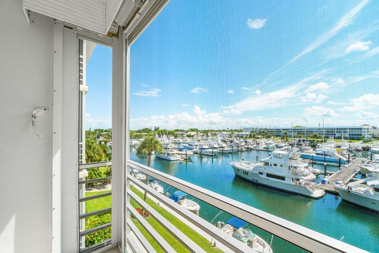 29 Yacht Club Drive, Unit 404, North Palm Beach, FL 33408 Photo