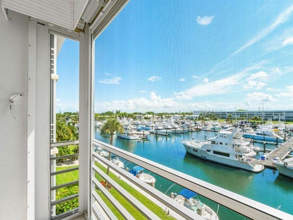 29 Yacht Club Drive, Unit 404, North Palm Beach, FL 33408
