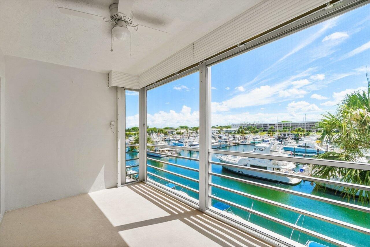 29 Yacht Club Drive, Unit 404, North Palm Beach, FL 33408 Photo
