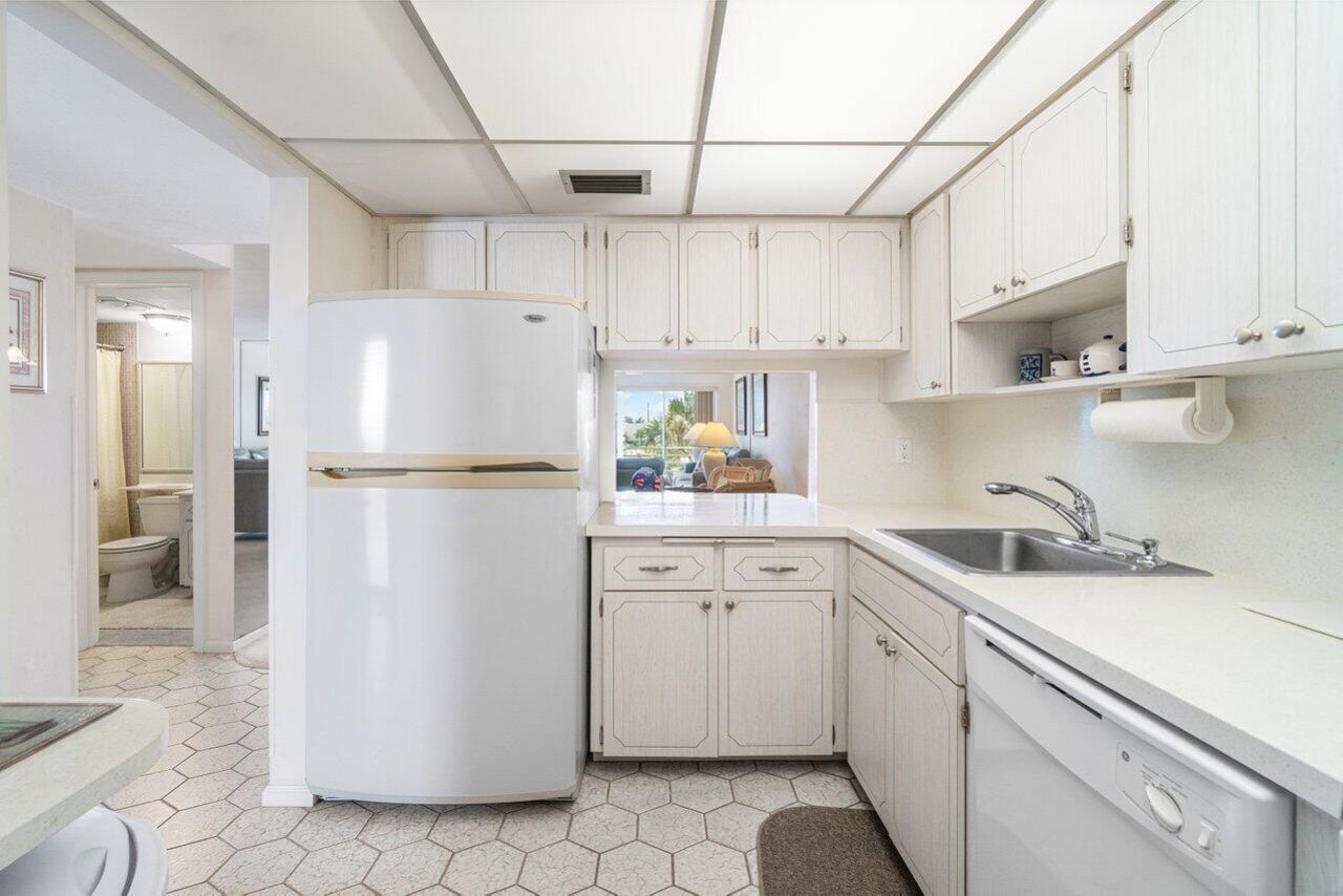 29 Yacht Club Drive, Unit 404, North Palm Beach, FL 33408 Photo