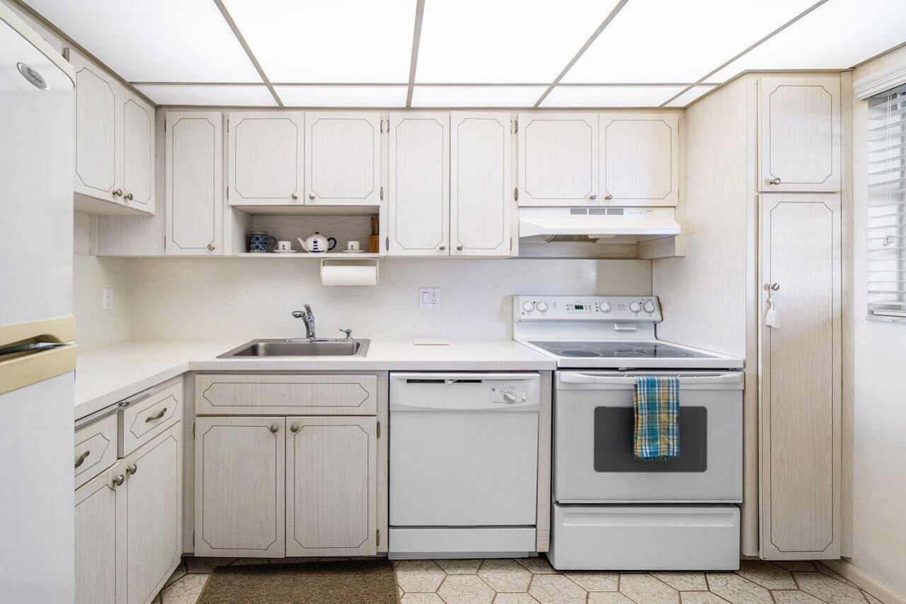 29 Yacht Club Drive, Unit 404, North Palm Beach, FL 33408 Photo