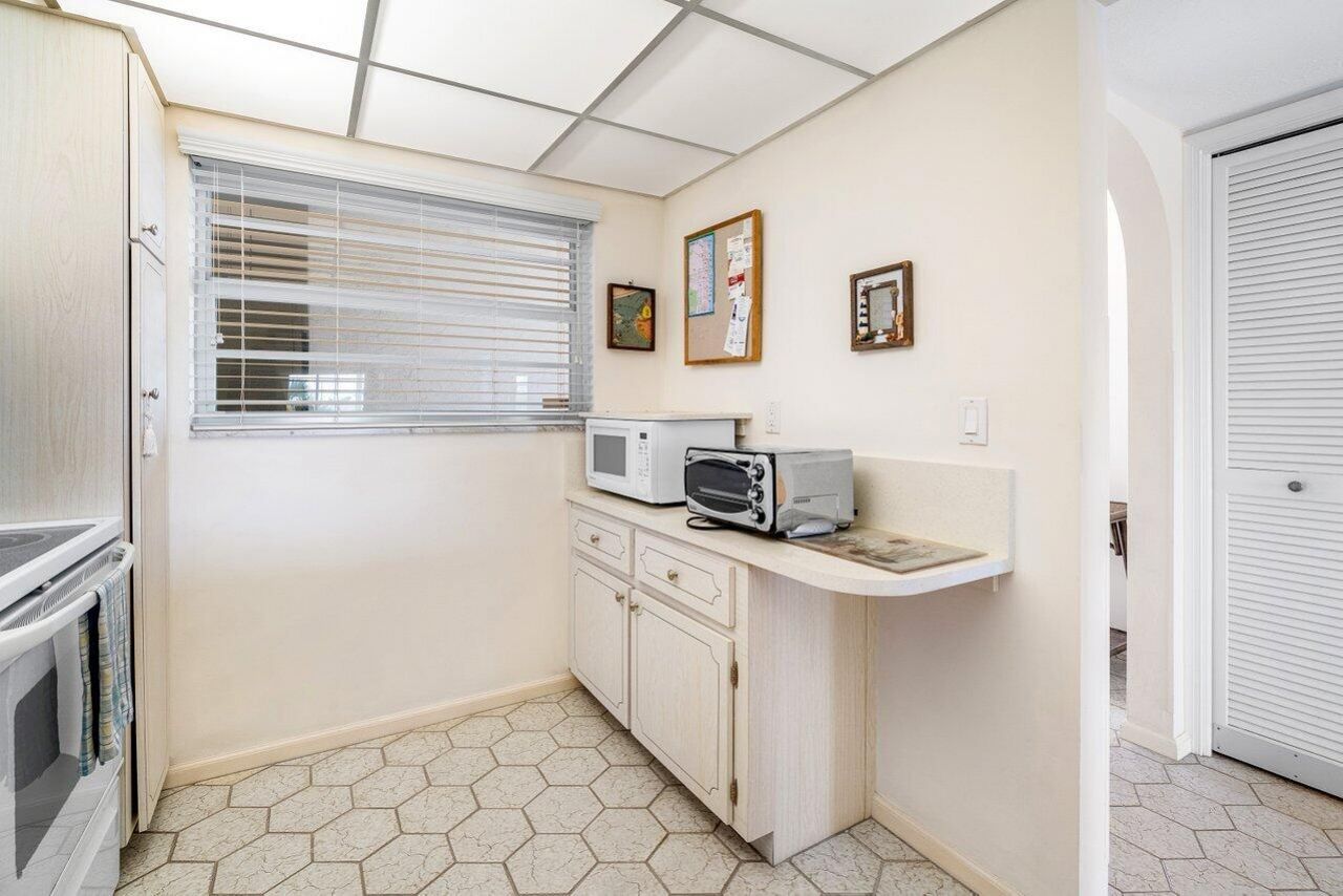 29 Yacht Club Drive, Unit 404, North Palm Beach, FL 33408 Photo