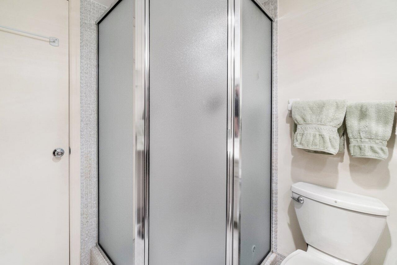 29 Yacht Club Drive, Unit 404, North Palm Beach, FL 33408 Photo