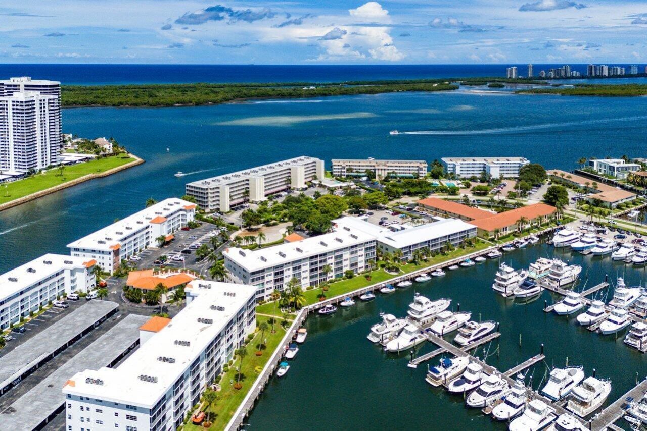 29 Yacht Club Drive, Unit 404, North Palm Beach, FL 33408 Photo