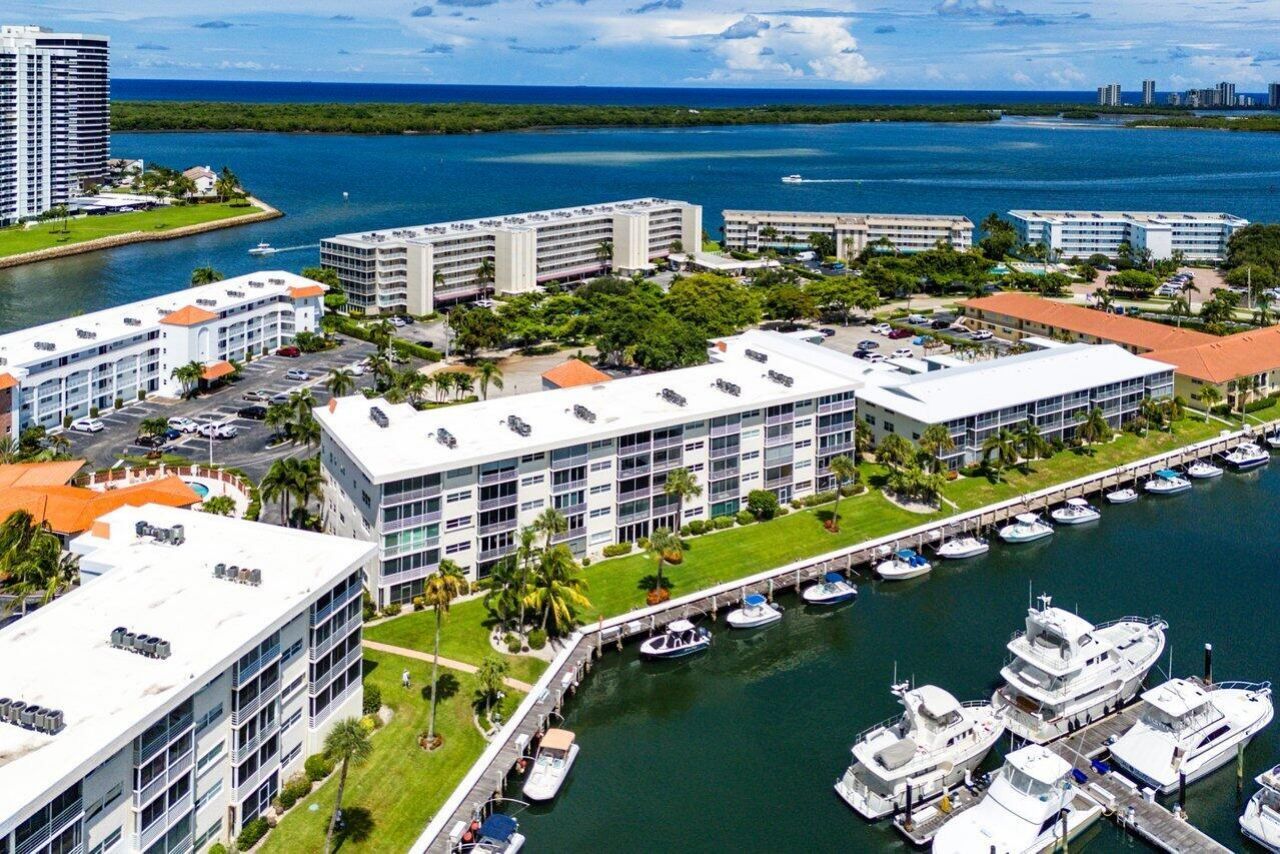 29 Yacht Club Drive, Unit 404, North Palm Beach, FL 33408 Photo