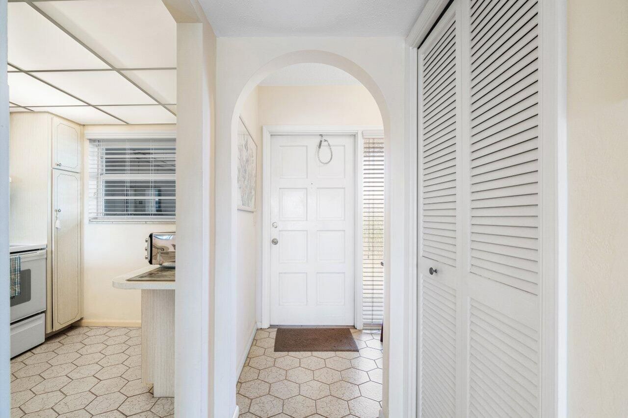 29 Yacht Club Drive, Unit 404, North Palm Beach, FL 33408 Photo