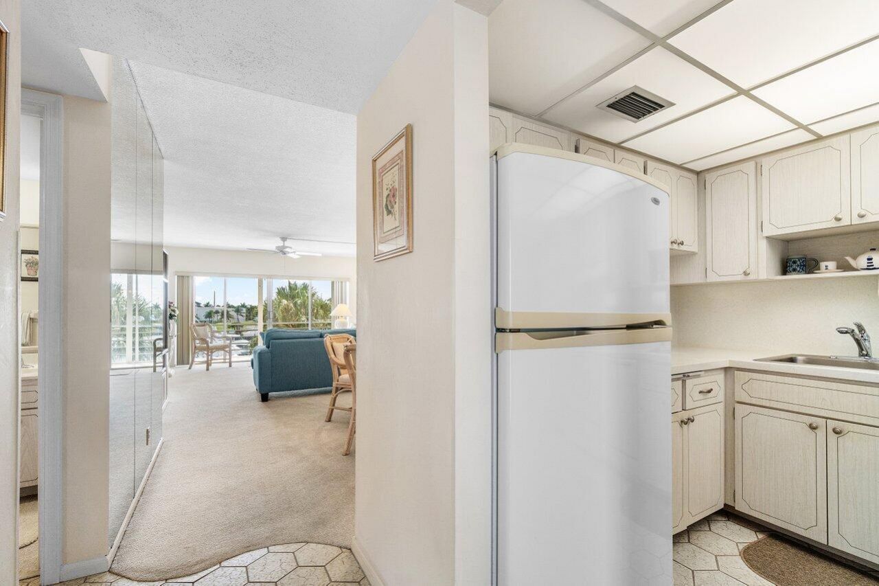 29 Yacht Club Drive, Unit 404, North Palm Beach, FL 33408 Photo
