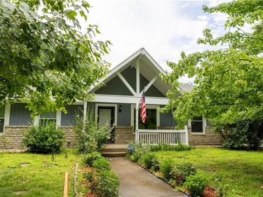 5710 NW Raintree Drive, Parkville, MO 64152