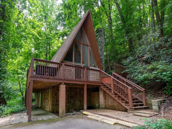 913 Ski Mountain Road, Gatlinburg, TN 37738