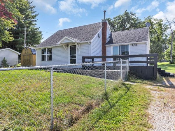 113 E Vinton Street, Coggon, IA 52218