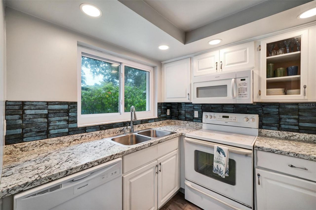 1305 Willow Valley Drive, Brandon, FL 33510 Photo