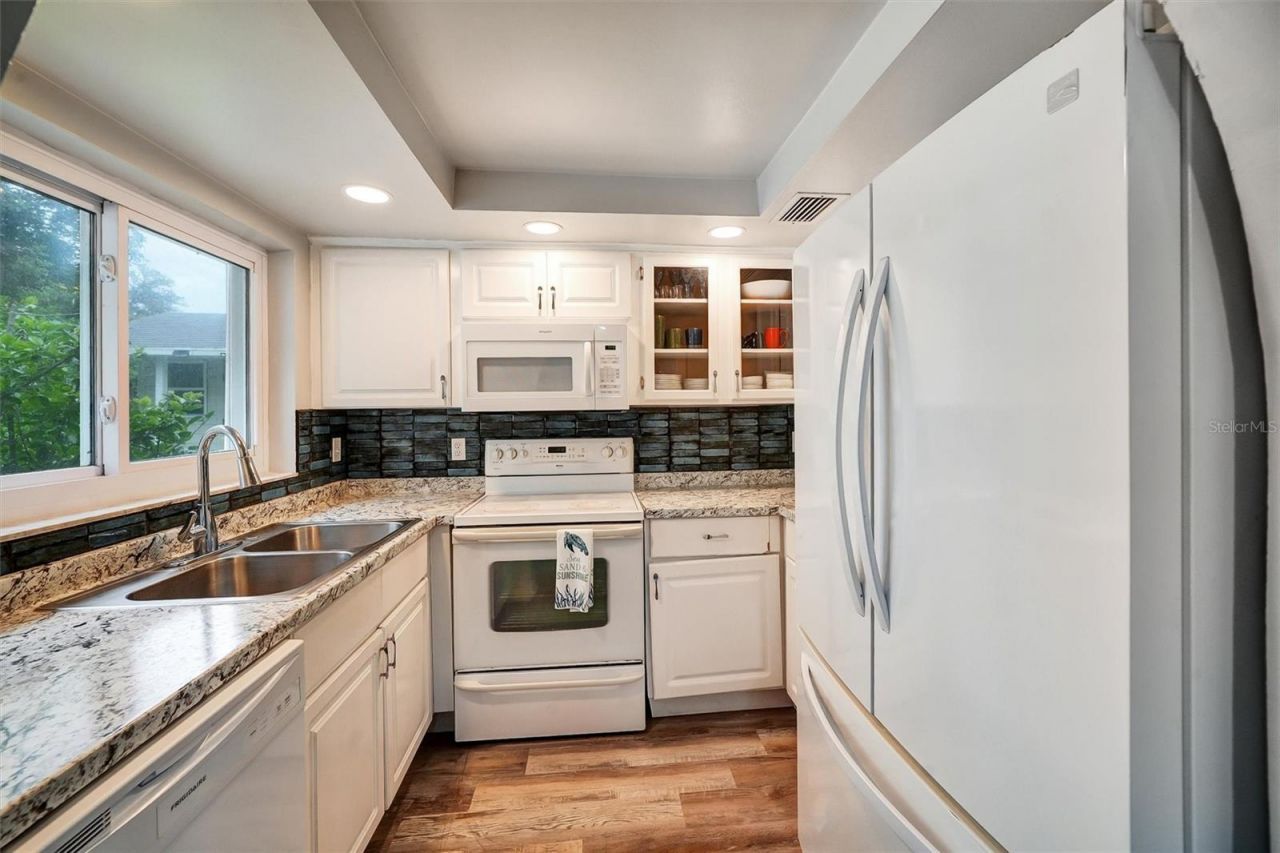 1305 Willow Valley Drive, Brandon, FL 33510 Photo