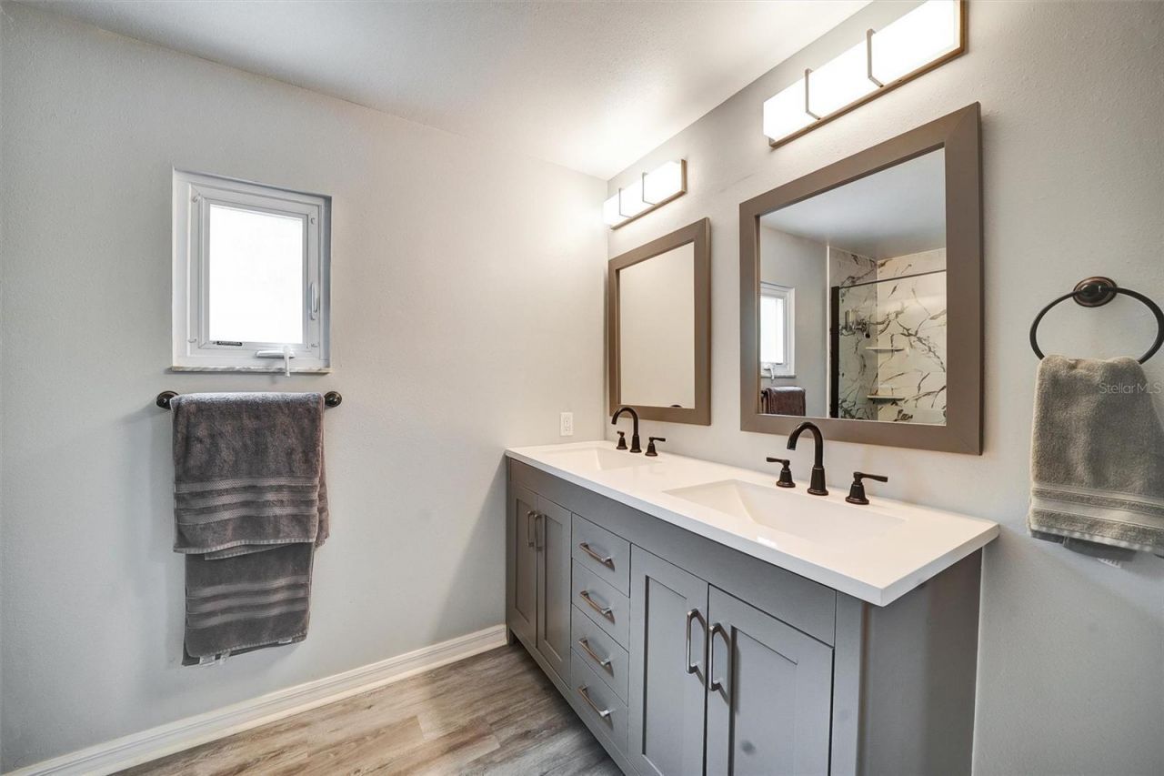 1305 Willow Valley Drive, Brandon, FL 33510 Photo