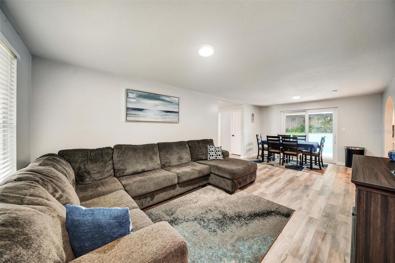 1305 Willow Valley Drive, Brandon, FL 33510 Photo