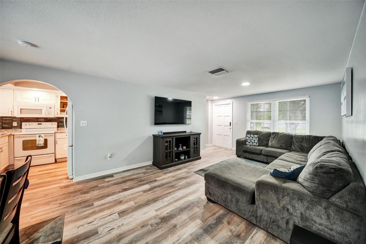 1305 Willow Valley Drive, Brandon, FL 33510 Photo