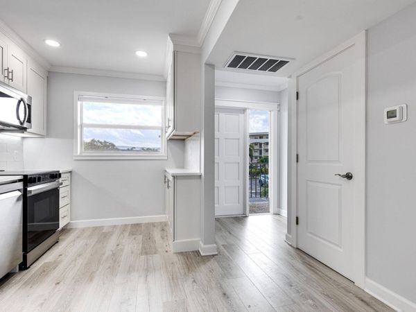 28 Yacht Club Drive, Unit 207, North Palm Beach, FL 33408