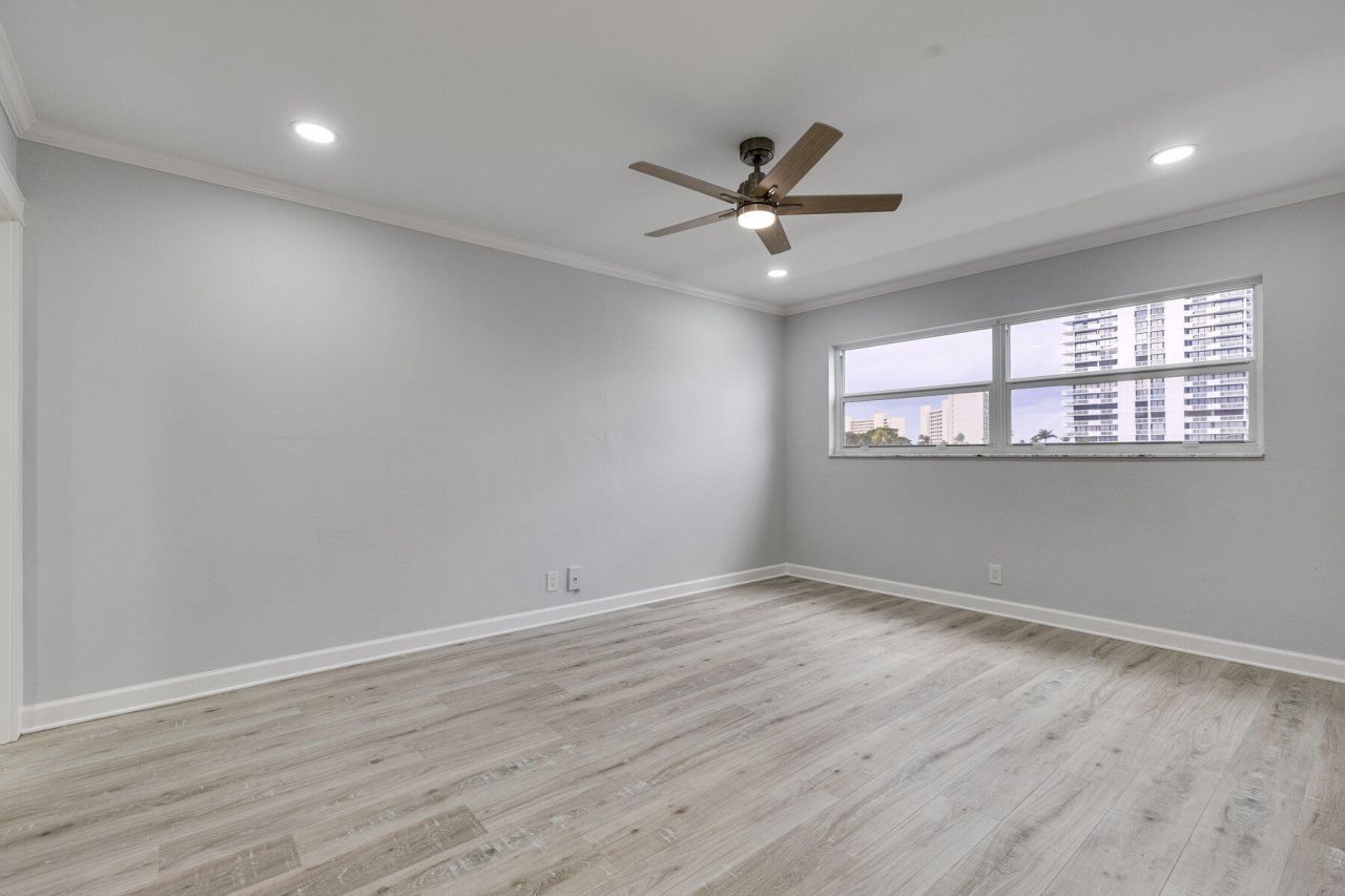 28 Yacht Club Drive, Unit 207, North Palm Beach, FL 33408 Photo