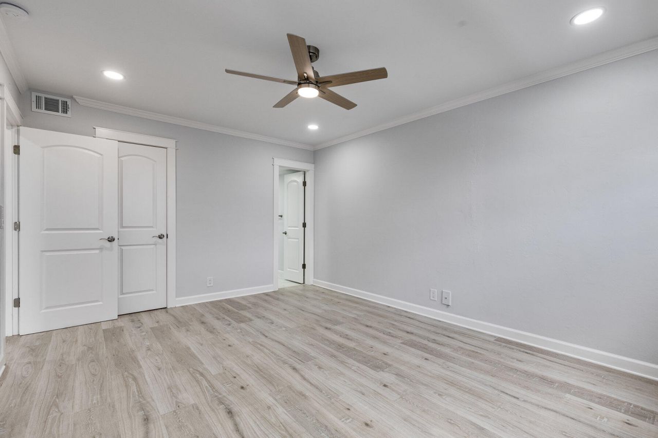 28 Yacht Club Drive, Unit 207, North Palm Beach, FL 33408 Photo