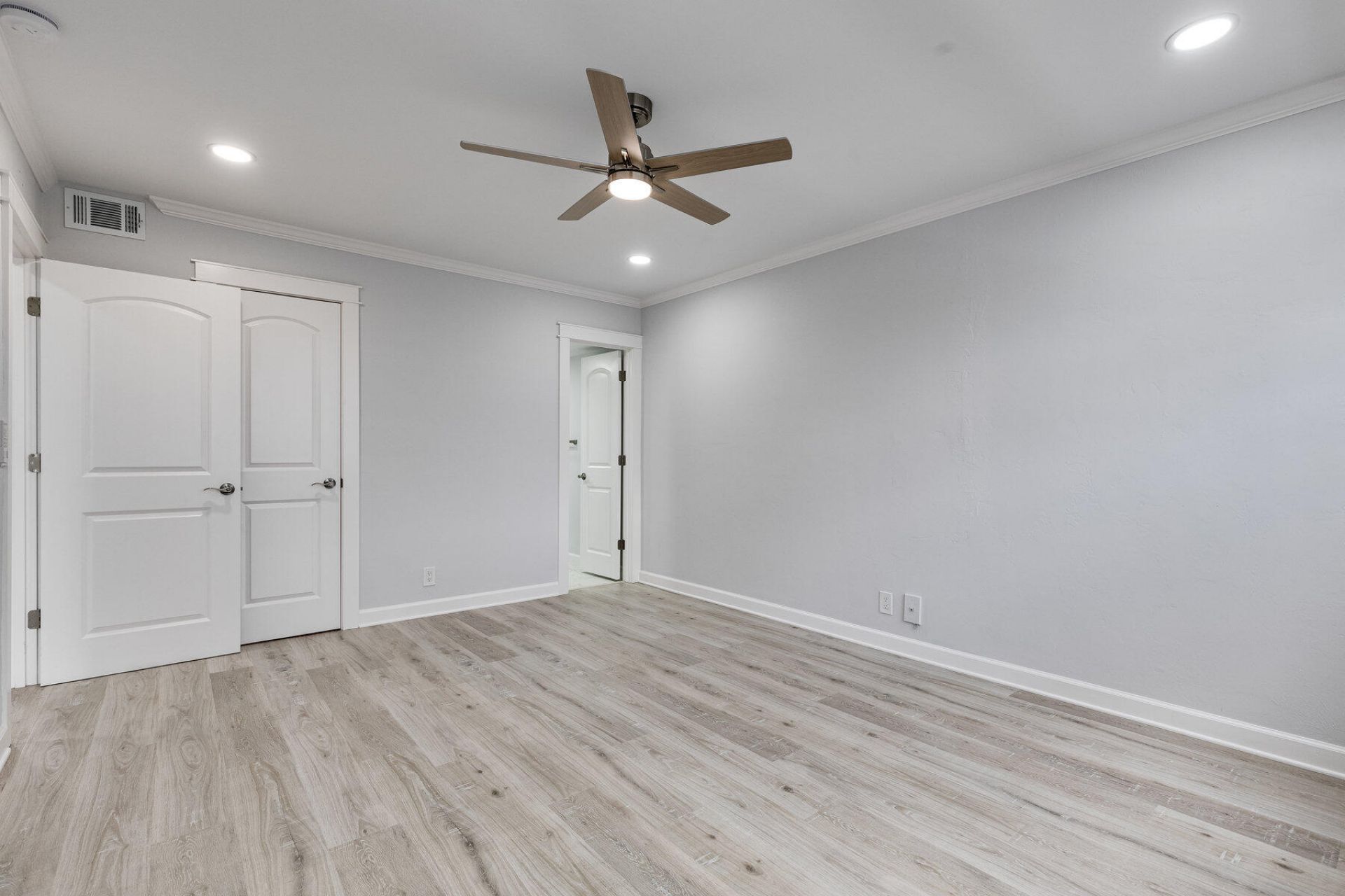 28 Yacht Club Drive, Unit 207, North Palm Beach, FL 33408 Photo