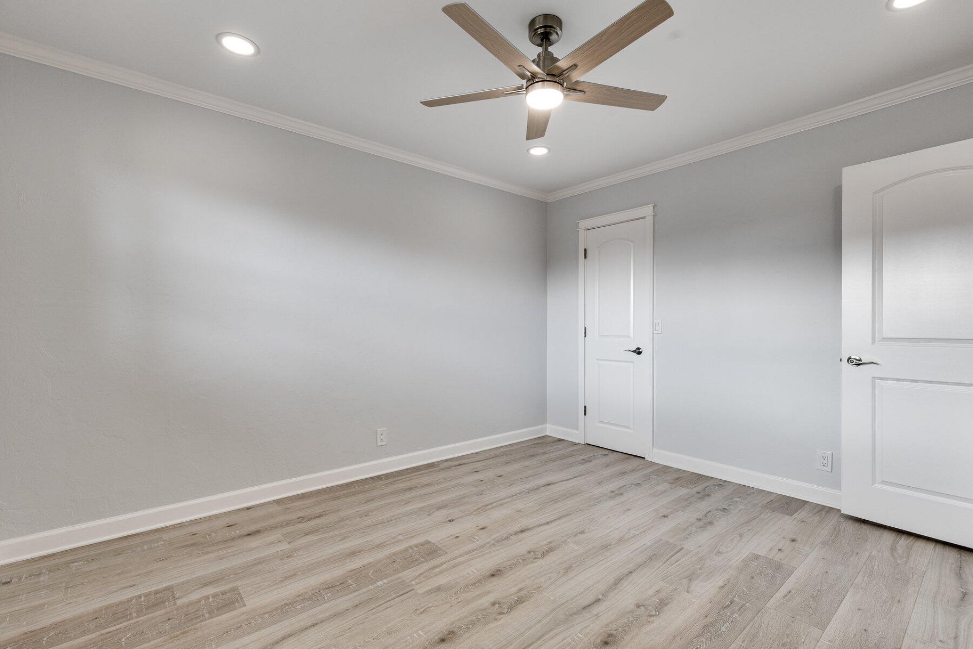 28 Yacht Club Drive, Unit 207, North Palm Beach, FL 33408 Photo