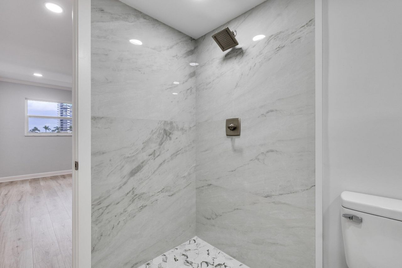 28 Yacht Club Drive, Unit 207, North Palm Beach, FL 33408 Photo